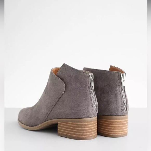 Dolce Vita Asymmetrical Ankle Bootie Size 11 Gray Back Zipper Closure Almond Toe - Picture 3 of 16